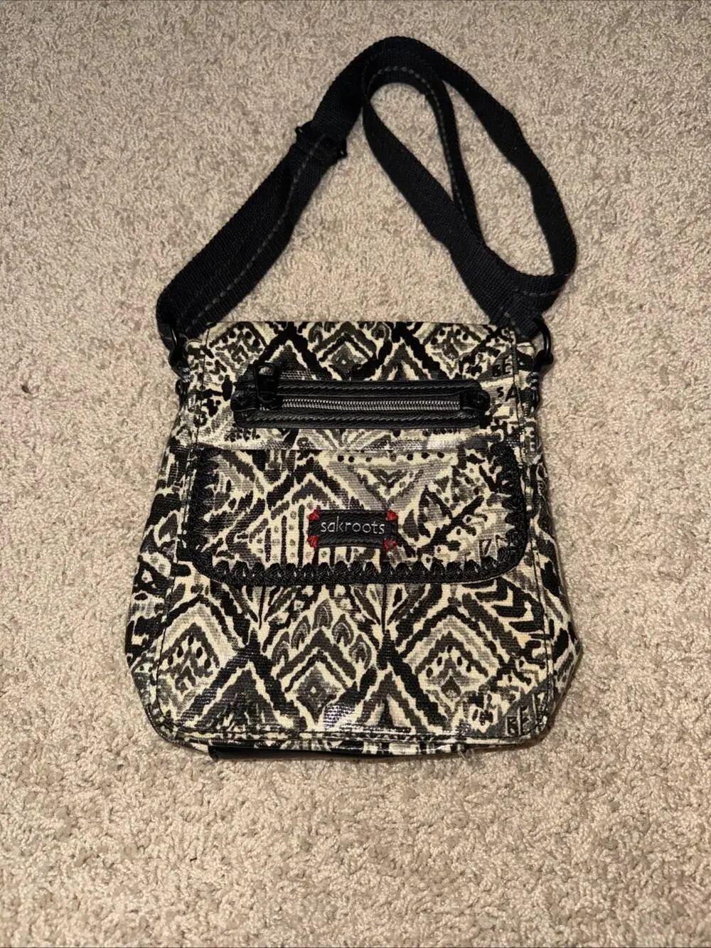 Sakroots Women's Black White Pocketbook Crossbody Messenger Bag Peace 9” X 8”